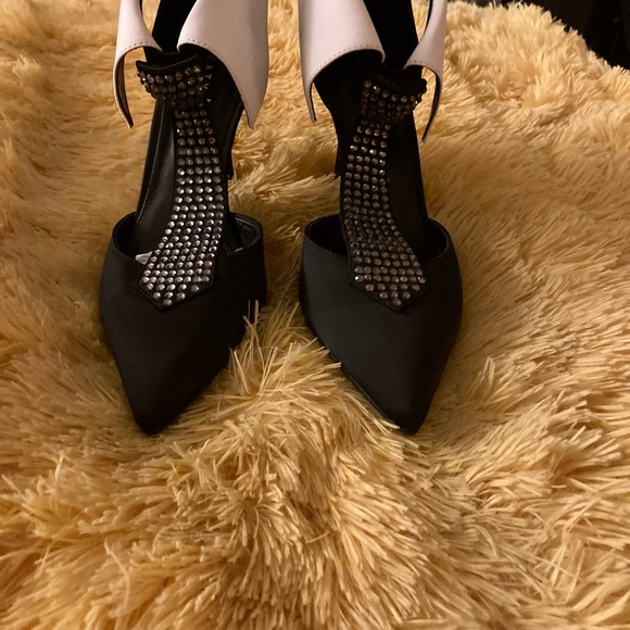 Katy Perry Tuxedo Shoes!! - Picture 4 of 6
